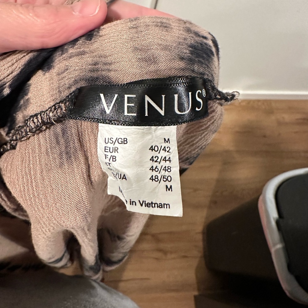 Venus Wrap Swim Skirt Size Medium - Picture 7 of 7